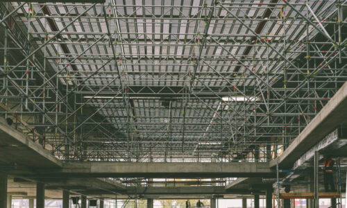 Najczęstsze błędy przy montażu rusztowań i jak ich unikać