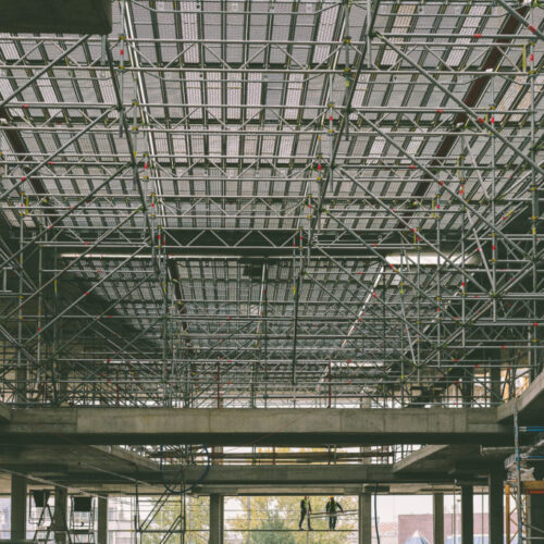 Najczęstsze błędy przy montażu rusztowań i jak ich unikać